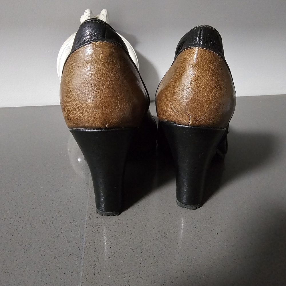 Stylish Black and Brown Women's Fly London Shoes - Picture 4 of 6